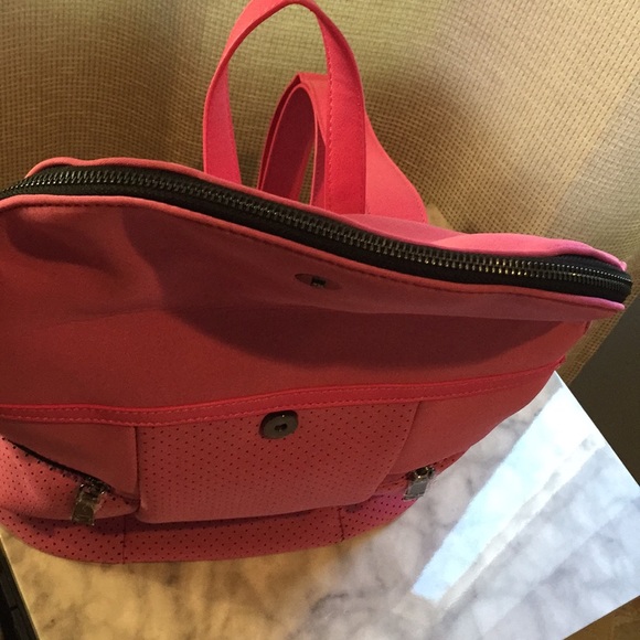 Urban Expressions Round Flat Mini Backpack/New - Picture 4 of 7